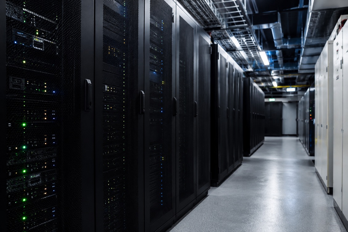Datacentrum s řadami serverových racků